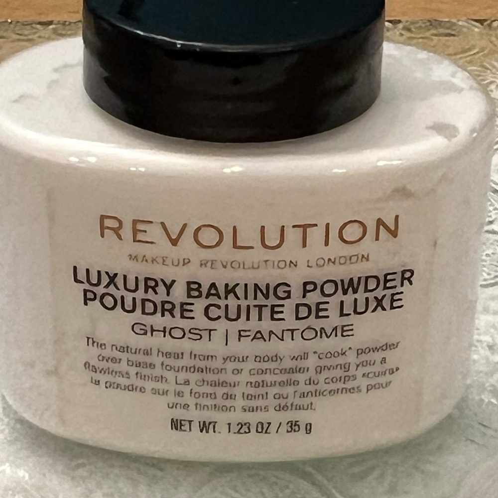 Makeup Revolution London Luxury Baking Powder Makeup Ghost Flawless Finish‎ NEW